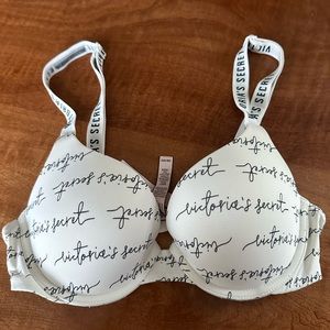 Victoria’s Secret t-shirt push-up full coverage bra